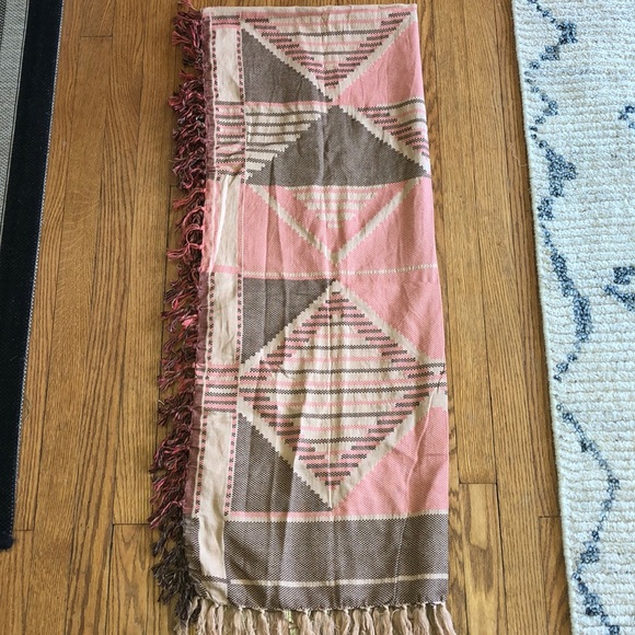 A beautiful Aztec Frye shawl - Picture 2 of 3